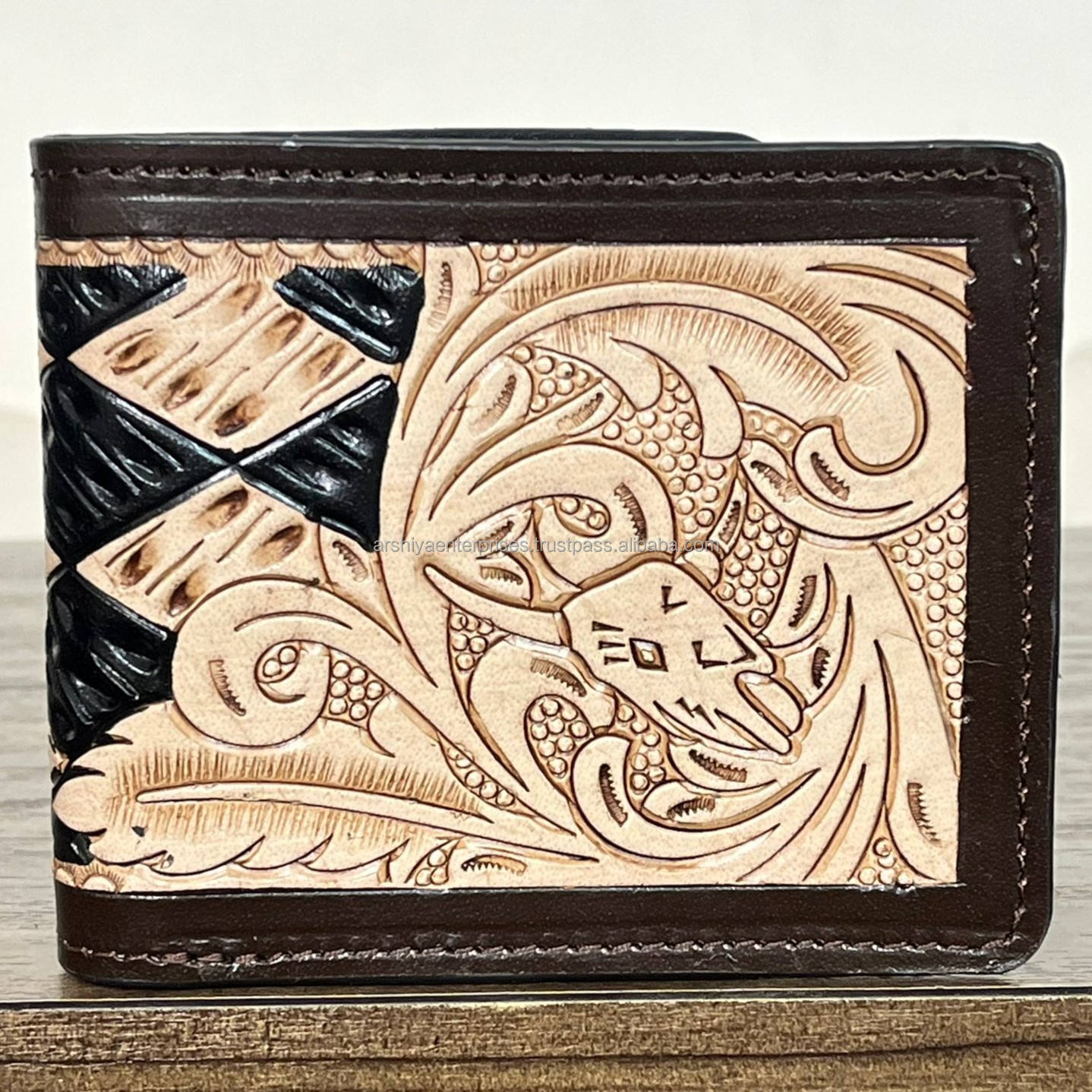 ลายตารางสีดำและสีน้ำตาล