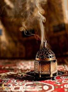 Quemador de Incienso Marroquí con Dos Aspersores Plateados Colgantes, Decoración Marroquí Hecha a Mano, Aspersor Tradicional - Product Image 3