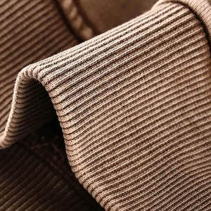 Ensemble de survêtement d'hiver pour homme, grande taille, personnalisé, délavé à l'acide, avec sweat à capuche épais imprimé DTG et sérigraphié, orné de strass - Product Image 4