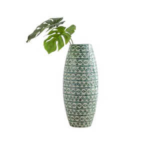 Vase de table artisanal en nacre avec motif géométrique vert en mosaïque, style méditerranéen, finition brillante, forme ronde pour arrangements floraux - Product Image 4