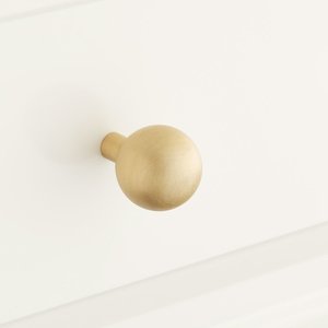 Bouton de meuble encastré moderne en laiton doré brossé, avec détails circulaires concentriques et bord surélevé, durable et antirouille, pour une qualité supérieure - Product Image 6