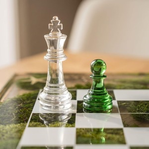 Juego de ajedrez de resina personalizado con tablero, tamaño del rey único, piezas de ajedrez modernas, figuras de resina epoxi, artesanía, decoración del hogar. - Product Image 2