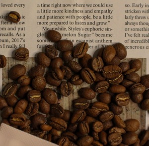 Café Arábica en Grano Tostado Medio, con Cafeína, Sabor Suave - Product Image 1