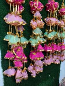 Guirlande de pompons en filet Royal Gota – Décoration suspendue faite à la main pour mariages et événements indiens, idéale pour Mehndi, Haldi et Diwali - Product Image 3