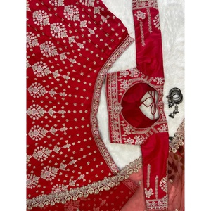 Lehenga Choli en soie de créateur avec de magnifiques broderies au fil pour les occasions de mariage - Product Image 3