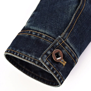 Veste en jean pour homme bleu foncé, col rabattu, décontractée, en coton délavé, coupe classique, style automne, simple boutonnage, coupe ajustée - Product Image 6