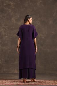Top Largo con Adornos y Pantalón con Volantes en Color Violeta - Product Image 4