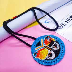 Collier pendentif papillon artisanal perlé avec perles aux couleurs vives jaune, orange, rouge, blanc, noir, bleu et cordon long - Product Image 5