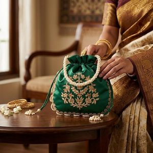 Bolso étnico indio económico con hermoso bordado y pedrería a mano para sari, lehenga, traje salwar y ropa festiva - Product Image 3