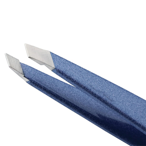 Pinces à épiler professionnelles pour sourcils, à pointe inclinée lisse, en acier allemand, pour la mise en forme des sourcils, ensembles de pinces à épiler d'extension, conçues sur mesure par des experts - Product Image 3