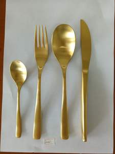 Ensemble de couverts de luxe noir et or Midnight Luxe, collection de vaisselle de table haut de gamme d'inspiration contemporaine - Product Image 4