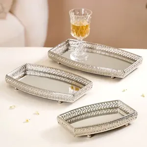 Cuenco Decorativo Artesanal de Plata Martillada con Borde Ondulado Orgánico Irregular, Centro de Mesa de Aluminio para Diseño Interior Moderno - Product Image 4