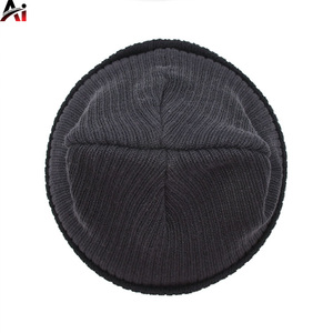 Gorros de punto personalizados al por mayor, con logotipo de marca OEM, gorros de invierno cálidos de acrílico para adultos, directo de fábrica. - Product Image 4