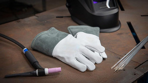 Guantes de Soldadura de Cuero Resistentes al Calor con Costuras de Kevlar - Product Image 2