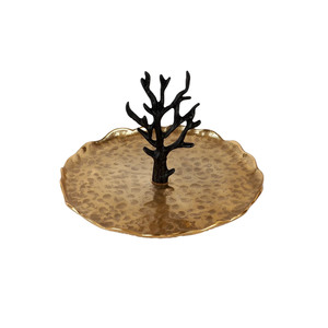 Impresionante soporte dorado para tartas con una elegante asa de coral negro, un centro de mesa de lujo perfecto para su mesa de postres. - Product Image 1