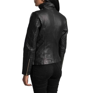 Chaqueta de motorista negra metálica Alia con cremallera de anilina de buena calidad para mujer con forro de viscosa acolchado y bolsillo interior exterior - Product Image 4
