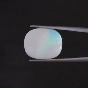 โอปอลธรรมชาติสีขาวคุณภาพดี ได้รับการรับรองจาก IGI น้ำหนัก 4.76 กะรัต รูปทรงคุชชั่น ขนาด 17x14 มม. ขัดเงาด้วยมือ ผ่านการเคลือบน้ำมันอ่อนๆ - Product Image 3