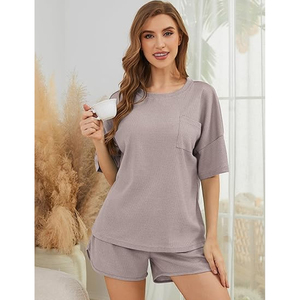 Ensemble d'été deux pièces personnalisé pour femme, T-shirt oversize en maille gaufrée beige et short à cordon avec poches, ensemble de détente, vente en gros OEM - Product Image 1