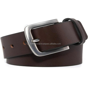 Ceinture décontractée en cuir marron massif de qualité supérieure pour hommes avec boucle classique en métal argenté mat disponible dans toutes les tailles et couleurs personnalisées - Product Image 1