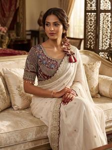 Sari de seda Rangoli premium con hermoso bordado de lentejuelas y hilo en el borde, combinado con una blusa de seda contrastante lista para usar. - Product Image 4