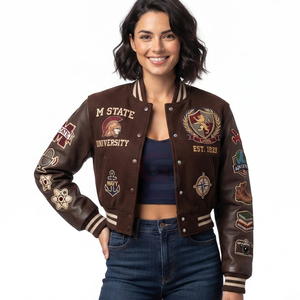 Chaqueta Bomber Varsity Corta de Cuero Vacuno con Diseño Personalizado, Estilo Urbano, Logotipo y Letras, para Mujer - Product Image 3
