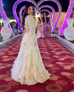 Elegante Conjunto de Lehenga Choli Crema Bordado, Largo hasta el Suelo, Traje Tradicional de Boda para Mujer, India, Pakistán, Seda Elástica - Product Image 1