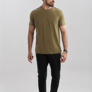 Ensemble t-shirt et short pour homme, nouvelle mode, tissu durable, respirant, tendance, prix raisonnable, haute qualité. - Product Image 3