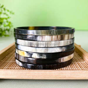 Bracelets amicaux en corne de buffle Conceptions uniques faites à la main pour chaque occasion - Product Image 4