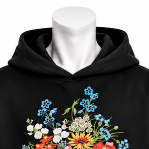 Sweat-shirt à capuche noir brodé motif bouquet de fleurs d'hiver, avec poche kangourou, coupe oversize, style streetwear décontracté, éco-responsable - Product Image 2