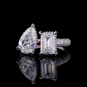 Anillo de Compromiso con Diamante Cultivado en Laboratorio Toi Et Moi, 5 ct, Corte Pera y Esmeralda, VVS2, Color E, Certificado IGI, Oro Sólido de 14K - Product Image 2