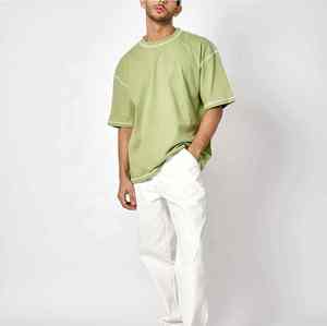 Camisa holgada diseñada para uso diario con un ajuste espacioso que mantiene tu estilo audaz y sencillo. - Product Image 5