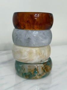 Bracelets en résine haute durabilité, bracelets en résine longue durée, bracelets en résine finition lisse, prix usine en gros, article en résine - Product Image 1