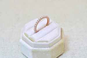 แหวนทองคำขาว 14K ประดับเพชร VVS2 1 กะรัต ผลิตในห้องปฏิบัติการ คุณภาพเยี่ยม ชุบทองคำขาว สำหรับผู้หญิง ดีไซน์ Eternity Band ได้รับการรับรองจาก IGI ผลิตตามแบบ OEM ขายดีที่สุด - Product Image 4