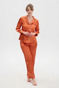 Ensemble pyjama en satin pour femme, confortable, manches courtes, haut boutonné, short décontracté assorti - Product Image 2