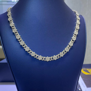 Elegante collar con diseño floral y diamantes de moissanita, joyería de lujo para mujer, ideal para fiestas, bodas y regalos. - Product Image 3