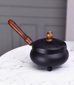 Quemador de Incienso de Hierro Hecho a Mano con Mango de Madera de Sándalo, Difusor Aromático para Uso en Todas las Estaciones - Product Image 1