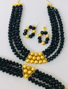 Ensemble de bijoux élégants de créateur avec finition dorée florale : collier, boucles d'oreilles, bague et bracelet 23321 - Product Image 6