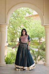 Lehenga Choli Tradicional de Seda Verde con Blusa Bordada, Vestido de Novia Largo y Holgado para Mujer, Estilo India Pakistán - Product Image 3