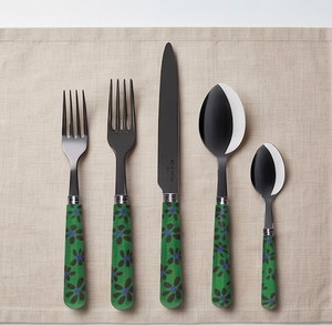 Ensemble de couverts à motif floral, métal noir mat avec poignées vertes, passe au lave-vaisselle, pour la salle à manger, les fêtes et les restaurants - Product Image 1