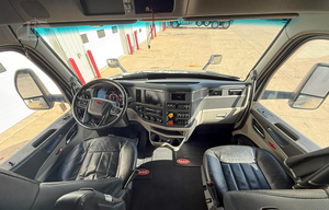 Camión Semi Peterbilt 387 Sleeper 2023 en Perfectas Condiciones - Camión con Techo Elevado y Transmisión Manual de 18 Velocidades en Venta - Product Image 2