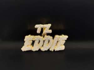 Colgante de aleación de zinc chapado en oro con chip de IA, diseño de globo terráqueo, máscara cibernética, cara de robot y letra de tatuaje, estilo Hiphop - Product Image 2