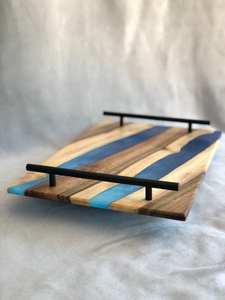 Plateau de service en bois et résine, planche à fromage en chêne époxy, avec poignées motif vague de mer bleues, Fütterungsbrett, cadeau thème mer - Product Image 5