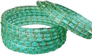 Ensemble de bracelets en verre goutte de pluie finition brillante de qualité supérieure, bijoux traditionnels élégants pour mariages et événements festifs, en vente - Product Image 3