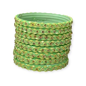 กำไลข้อมือดีไซน์เก๋ สีเขียวมุกและทอง ประดับมุกและแก้วเคลือบทองคำ ดีไซน์คลาสสิกทันสมัย  งานละเอียดประณีต เหมาะสำหรับงานแต่งงาน - Product Image 2