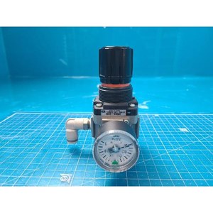 Régulateur d'air comprimé SMC AR30-02G, utilisé comme pièce détachée pour équipement semi-conducteur d'occasion - Product Image 6