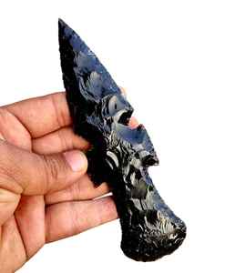 Colección de Vidrio Tallado a Mano por Artesanos: Puntas de Flecha, Lunas Crecientes y Cuchillas Rituales - Product Image 1