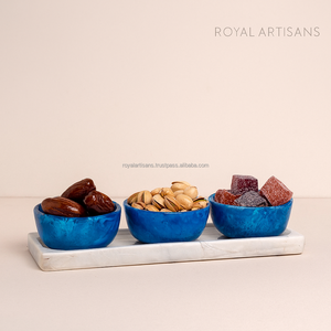 Ensemble de bols à collation en résine bleue polie et écologique de luxe, 3 pièces, bols de service décoratifs faits à la main et plateau pour fruits secs et bonbons - Product Image 1