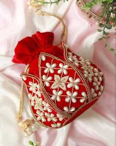 Pochette Potli en Velours Rouge Broderie Perles, Sac à Cordon Fait Main avec Poignée Perlée, Pochette de Mariage Ethnique pour Fête, Sac à Main de Mariée - Product Image 6