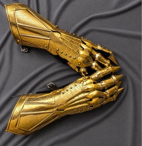 Gants de chevalier médiévaux en laiton plaqué or, armure moderne personnalisée, émail doux gravé, style gothique, portables, pour cosplay, costume antique - Product Image 3