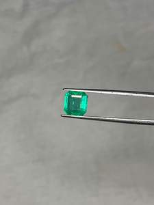 พลอยมรกตธรรมชาติจากแซมเบีย ทรงแอสเชอร์และทรงแปดเหลี่ยมเจียระไน ขนาด 8 มม. น้ำหนัก 2.5 กะรัต สำหรับทำเครื่องประดับ - Product Image 2